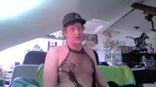 Snapshot of Bigthroaterboy chatting on May 9, 2026, 5:22 am Bigthroaterboy online show from May 9, 2026, 5:22 am