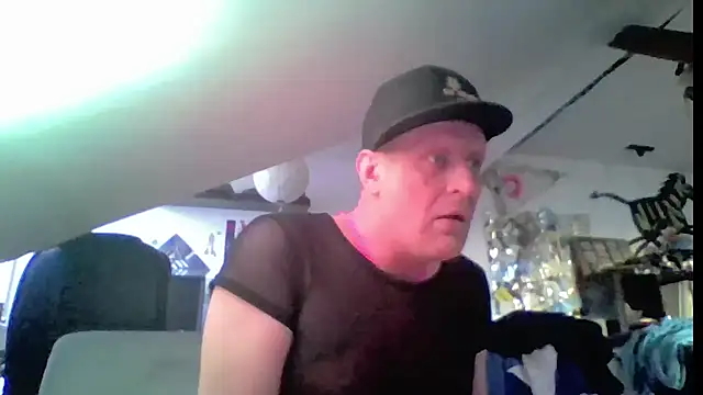 Snapshot of Bigthroaterboy chatting on June 3, 2026, 6:34 pm Bigthroaterboy online show from June 3, 2026, 6:34 pm