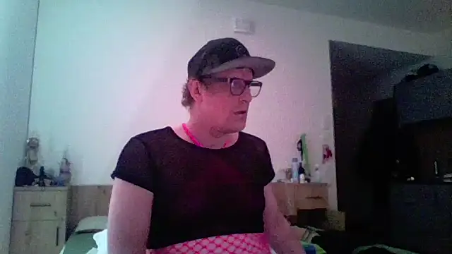 Bigthroaterboy online show from April 15, 2026, 12:10 pm