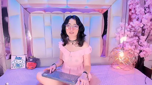 Snapshot of SaraMartini1 chatting on November 15, 2025, 6:06 am SaraMartini1 online show from November 15, 2025, 6:06 am