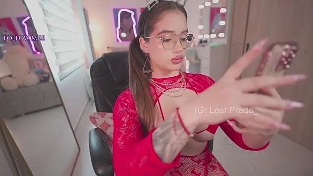 Snapshot of LeahPrada_ chatting on July 10, 2026, 6:08 pm LeahPrada online show from July 10, 2026, 6:08 pm