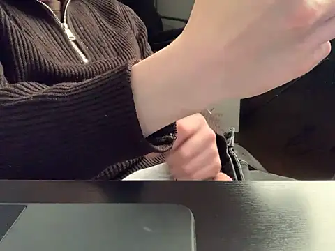 KendrickJiz online show from November 21, 2025, 11:37 pm