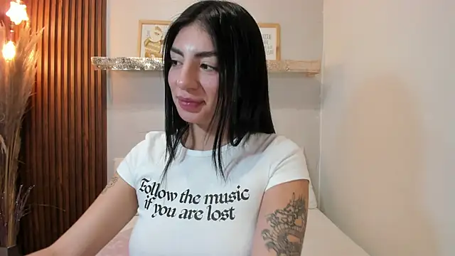 ANTONELLA  ROUSE  online show from December 17, 2025, 3:06 pm