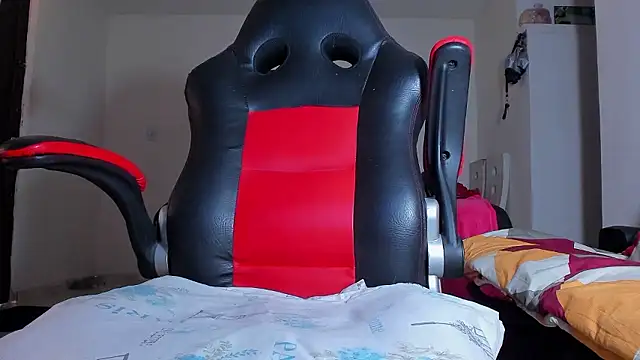 Snapshot of kerlysmith_24 chatting on January 9, 2026, 2:35 pm kerlysmith 24 online show from January 9, 2026, 2:35 pm