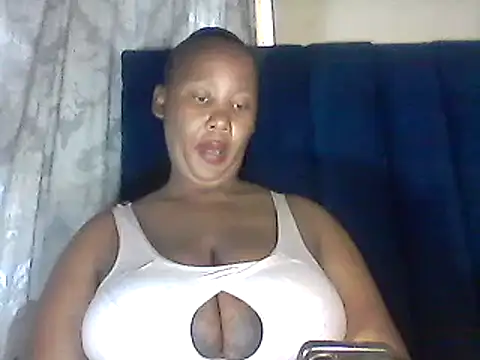 Snapshot of NippleMilkXx chatting on October 31, 2025, 8:11 am NippleMilkXx online show from October 31, 2025, 8:11 am