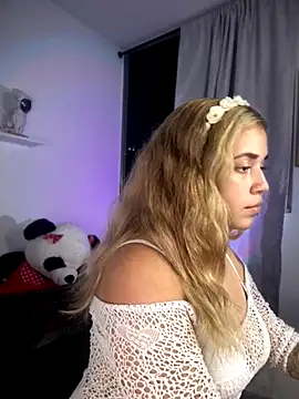 Snapshot of JoselinFlower_ chatting on November 11, 2025, 1:33 am JoselinFlower online show from November 11, 2025, 1:33 am