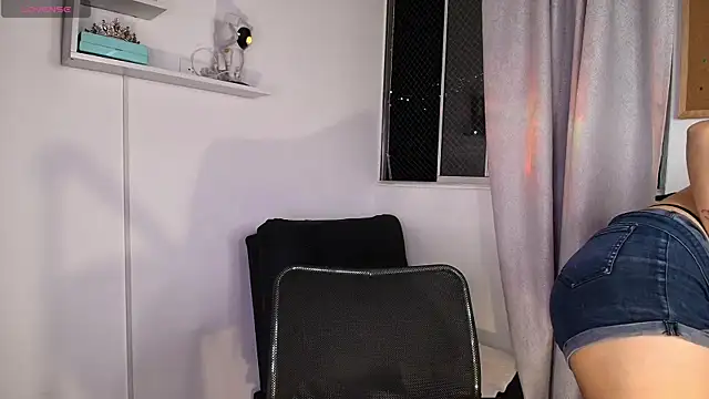 Snapshot of JoselinFlower_ chatting on October 16, 2025, 1:36 am JoselinFlower online show from October 16, 2025, 1:36 am