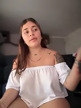 Snapshot of JoselinFlower_ chatting on March 2, 2025, 8:46 pm JoselinFlower online show from March 2, 2025, 8:46 pm