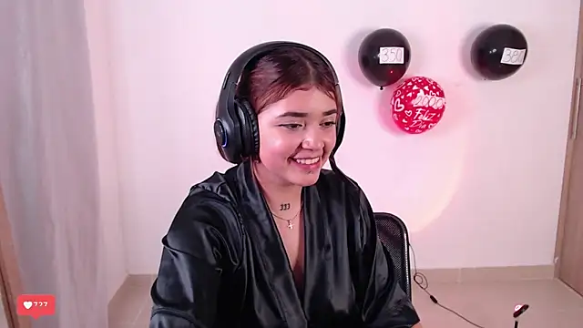 Snapshot of JoselinFlower_ chatting on January 1, 2025, 12:32 am JoselinFlower online show from January 1, 2025, 12:32 am