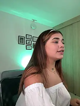 Snapshot of JoselinFlower_ chatting on February 1, 2025, 12:40 am JoselinFlower online show from February 1, 2025, 12:40 am