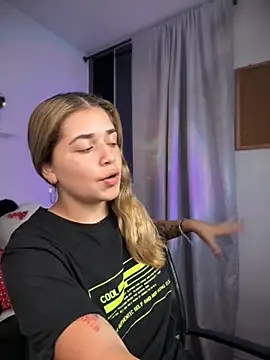 Snapshot of JoselinFlower_ chatting on November 29, 2025, 2:01 am JoselinFlower online show from November 29, 2025, 2:01 am