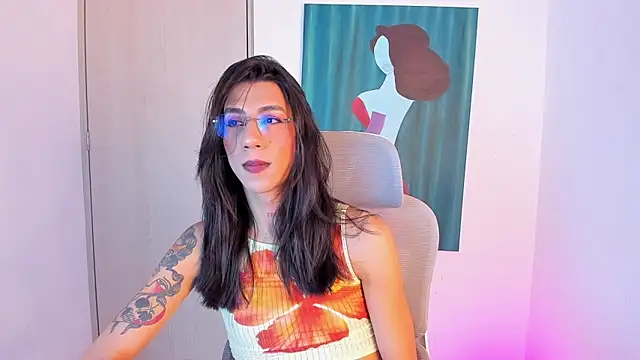 sofiaa grey  online show from March 19, 2026, 2:39 pm