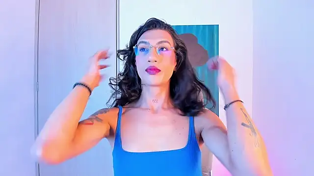 sofiaa grey  online show from April 10, 2026, 2:13 pm