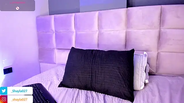 Shayla27 online show from April 16, 2026, 9:39 pm