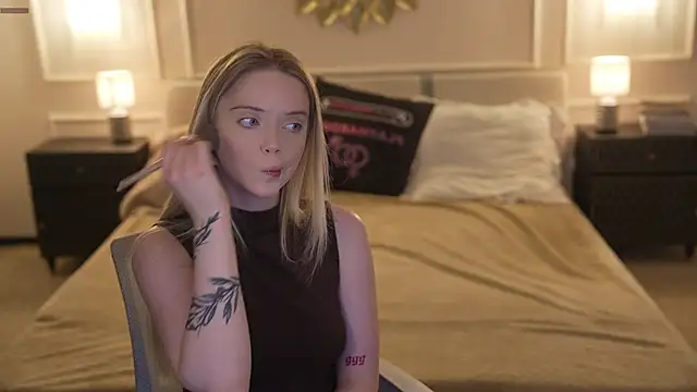 Cassy-Celestial  online show from November 9, 2025, 9:02 am