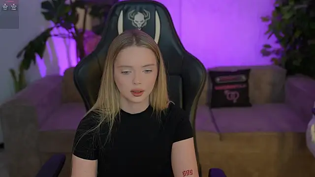 Cassy-Celestial  online show from November 16, 2025, 9:03 am