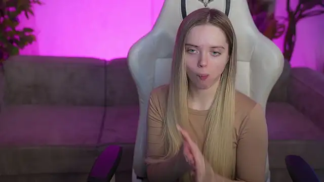 Snapshot of Cassy-Celestial_ chatting on December 20, 2025, 9:34 am Cassy-Celestial online show from December 20, 2025, 9:34 am