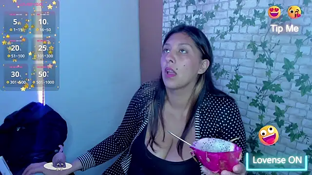 Snapshot of MIABOOBS__ chatting on November 28, 2025, 4:45 am MIABOOBS online show from November 28, 2025, 4:45 am