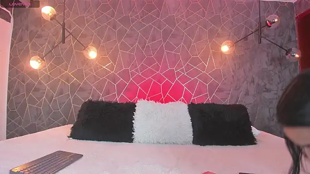 leigh-angels online show from February 26, 2026, 7:47 pm