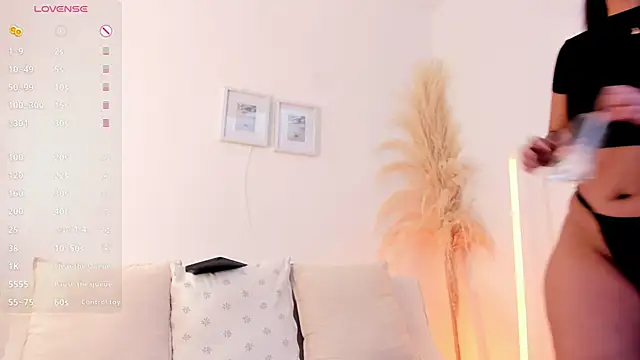 Snapshot of iara_martinez chatting on December 20, 2025, 12:19 pm iara martinez online show from December 20, 2025, 12:19 pm