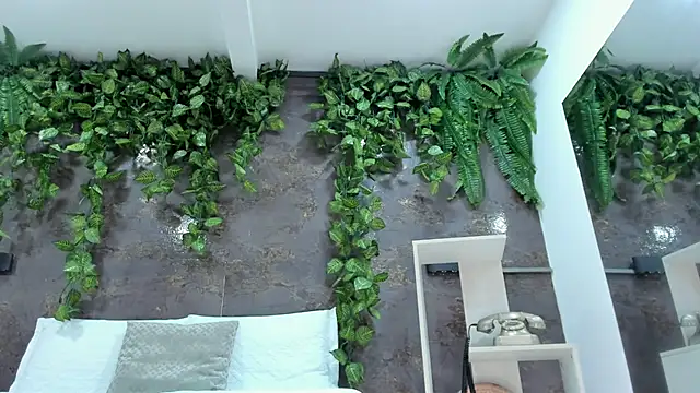 Snapshot of emily_hunter12 chatting on May 2, 2026, 1:49 pm emily hunter12 online show from May 2, 2026, 1:49 pm