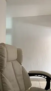 Snapshot of Sol_biglips chatting on November 10, 2025, 3:28 pm Sol biglips online show from November 10, 2025, 3:28 pm