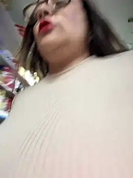 Snapshot of Sol_biglips chatting on January 9, 2025, 11:45 pm Sol biglips online show from January 9, 2025, 11:45 pm