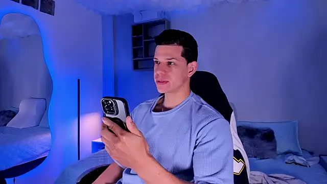 Snapshot of MarcoSullivan chatting on December 15, 2025, 1:39 pm MarcoSullivan online show from December 15, 2025, 1:39 pm