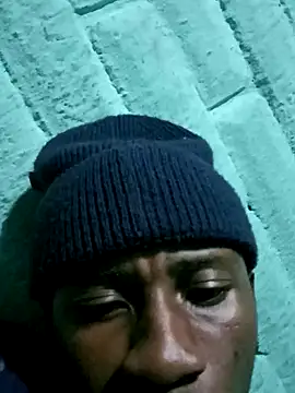 HandsomeBuoyy21 online show from April 12, 2026, 1:58 pm