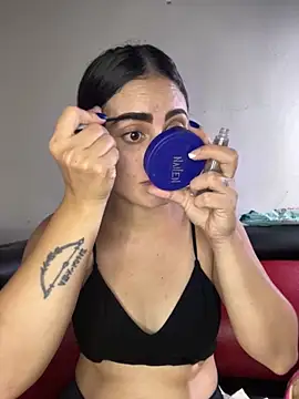 Snapshot of Azuna25 chatting on November 11, 2025, 7:52 pm Azuna25 online show from November 11, 2025, 7:52 pm