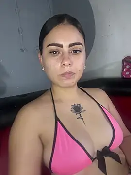 Snapshot of Azuna25 chatting on July 8, 2026, 7:47 pm Azuna25 online show from July 8, 2026, 7:47 pm