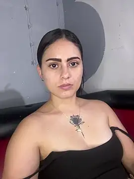 Snapshot of Azuna25 chatting on June 17, 2026, 12:21 am Azuna25 online show from June 17, 2026, 12:21 am