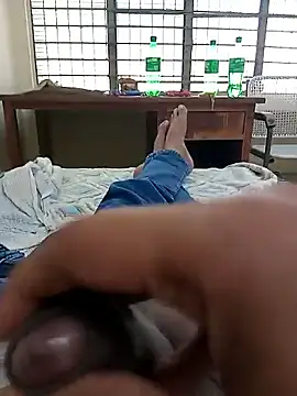 AUNTY1984 online show from April 19, 2026, 3:40 am