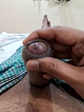 AUNTY1984 online show from June 1, 2026, 7:41 am