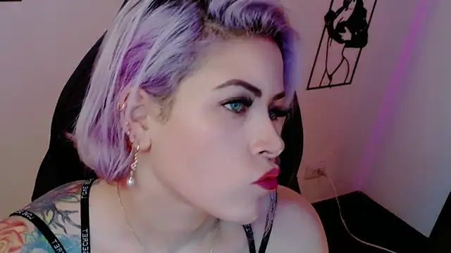 Natalia Montoya online show from March 4, 2026, 9:00 pm