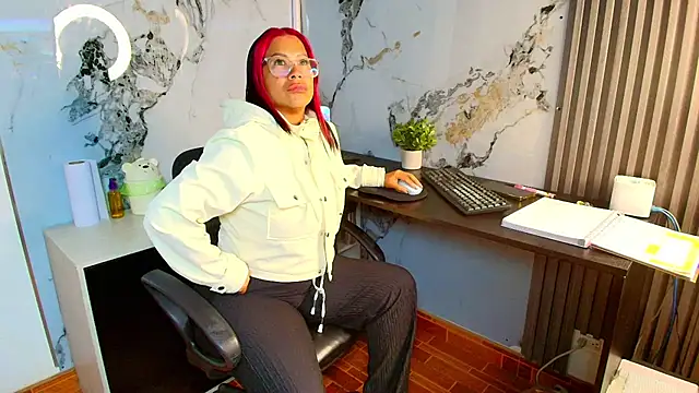 Snapshot of AlixLong chatting on January 7, 2026, 3:22 am AlixLong online show from January 7, 2026, 3:22 am