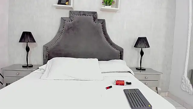 Snapshot of LaurenSnow chatting on November 28, 2025, 2:17 pm LaurenSnow online show from November 28, 2025, 2:17 pm