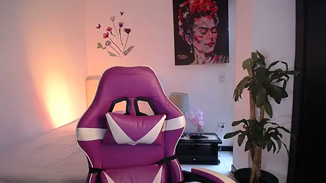 esmeraldaa230 online show from February 22, 2026, 7:26 pm