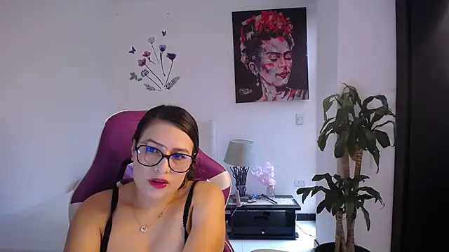 esmeraldaa230 online show from February 21, 2026, 6:54 pm