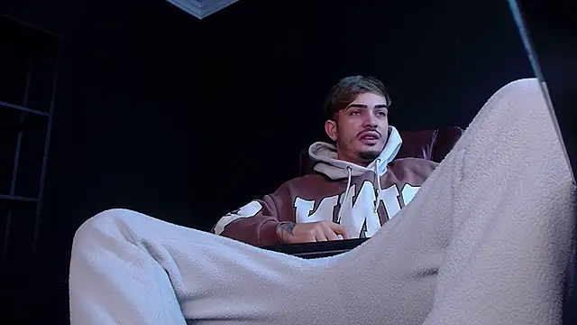 Snapshot of BrandonTate chatting on December 1, 2025, 9:21 am BrandonTate online show from December 1, 2025, 9:21 am