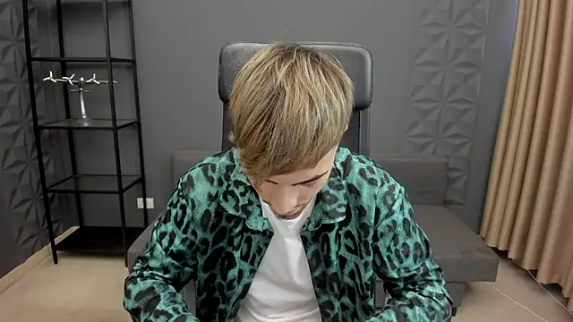 Snapshot of BrandonTate chatting on November 22, 2025, 11:20 am BrandonTate online show from November 22, 2025, 11:20 am