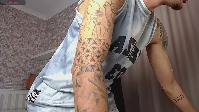 Snapshot of BrandonTate chatting on September 23, 2025, 10:33 am BrandonTate online show from September 23, 2025, 10:33 am