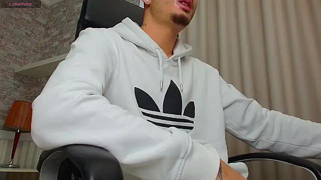 Snapshot of BrandonTate chatting on November 28, 2025, 8:36 am BrandonTate online show from November 28, 2025, 8:36 am