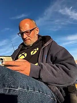 Snapshot of FloppyPickle4u chatting on January 18, 2026, 4:21 pm FloppyPickle4u online show from January 18, 2026, 4:21 pm