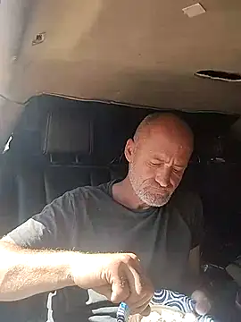 Snapshot of FloppyPickle4u chatting on March 8, 2025, 5:43 pm FloppyPickle4u online show from March 8, 2025, 5:43 pm