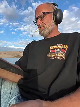 Snapshot of FloppyPickle4u chatting on February 6, 2026, 3:41 pm FloppyPickle4u online show from February 6, 2026, 3:41 pm