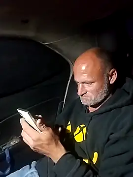 Snapshot of FloppyPickle4u chatting on March 13, 2025, 3:33 am FloppyPickle4u online show from March 13, 2025, 3:33 am