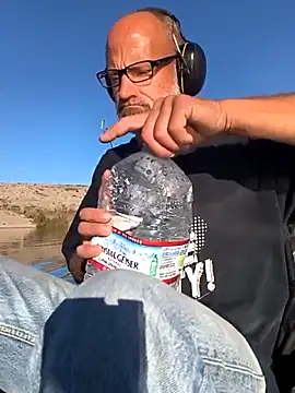 Snapshot of FloppyPickle4u chatting on February 7, 2026, 4:04 pm FloppyPickle4u online show from February 7, 2026, 4:04 pm