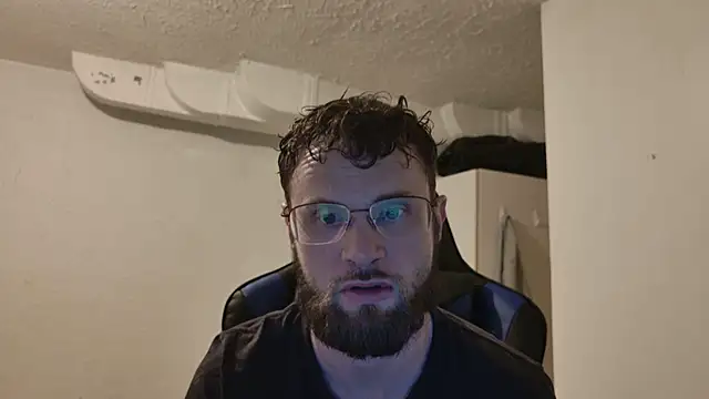 Snapshot of Talenjames4 chatting on December 2, 2025, 1:50 am Talenjames4 online show from December 2, 2025, 1:50 am