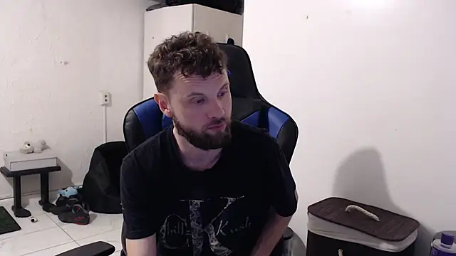 Snapshot of Talenjames4 chatting on November 7, 2025, 9:30 pm Talenjames4 online show from November 7, 2025, 9:30 pm